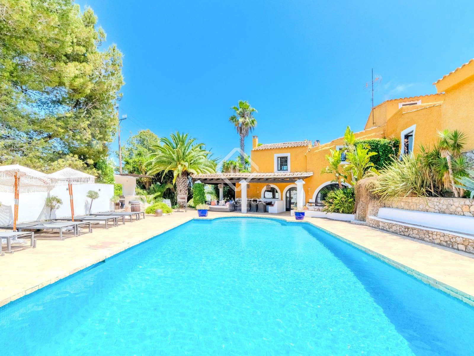 9 soverom Finca/Herregård til salgs i Canyelles med svømmebasseng garasje - € 2 750 000 (Ref: 8734685)