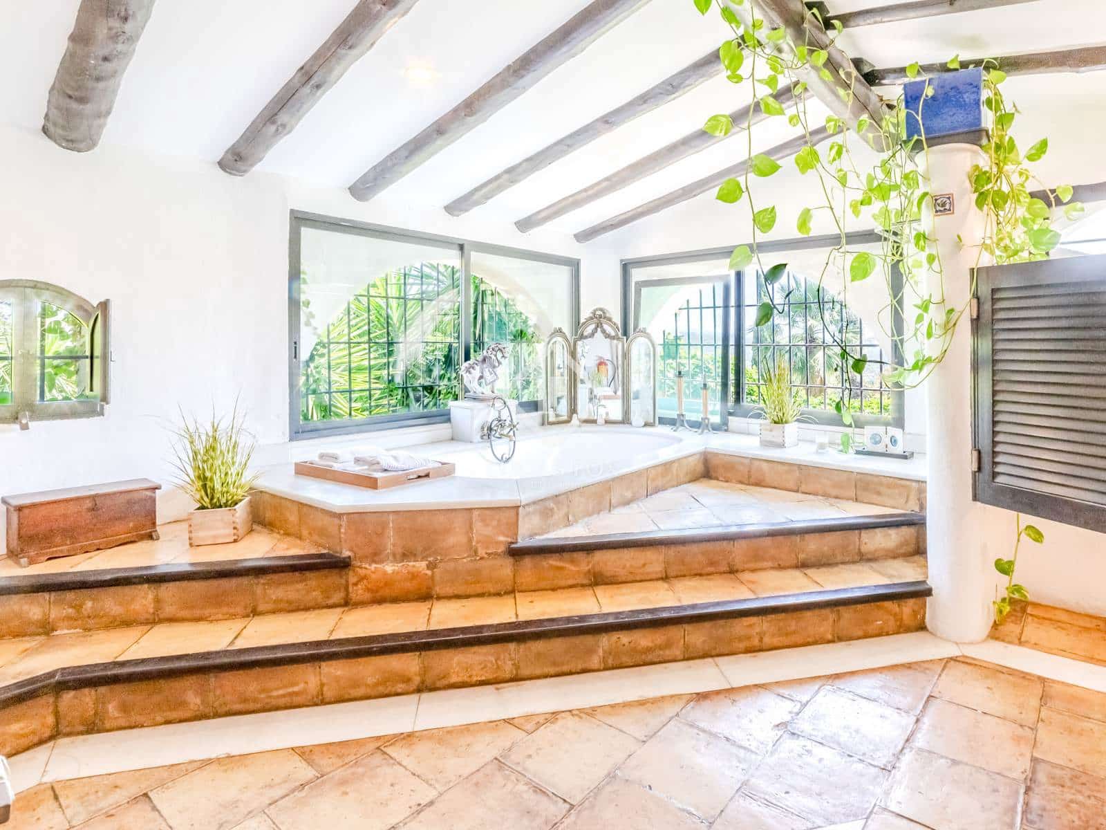 9 soverom Finca/Herregård til salgs i Canyelles med svømmebasseng garasje - € 2 750 000 (Ref: 8734685)