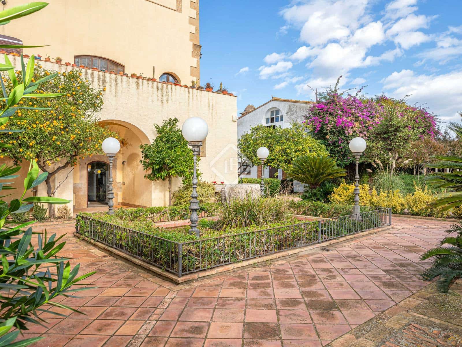 10 soveværelse Finca/Landehus til salg i Borrassa med swimmingpool - € 3.000.000 (Ref: 8738637)