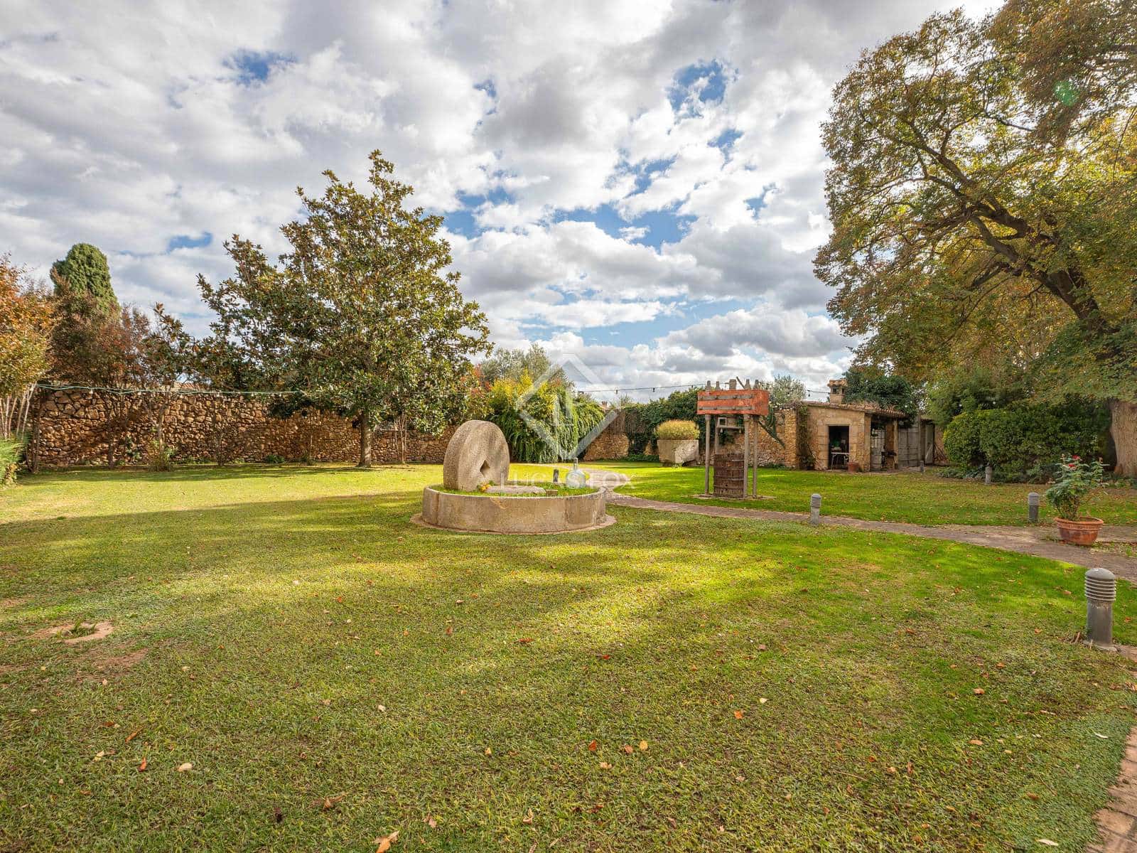 10 soveværelse Finca/Landehus til salg i Borrassa med swimmingpool - € 3.000.000 (Ref: 8738637)