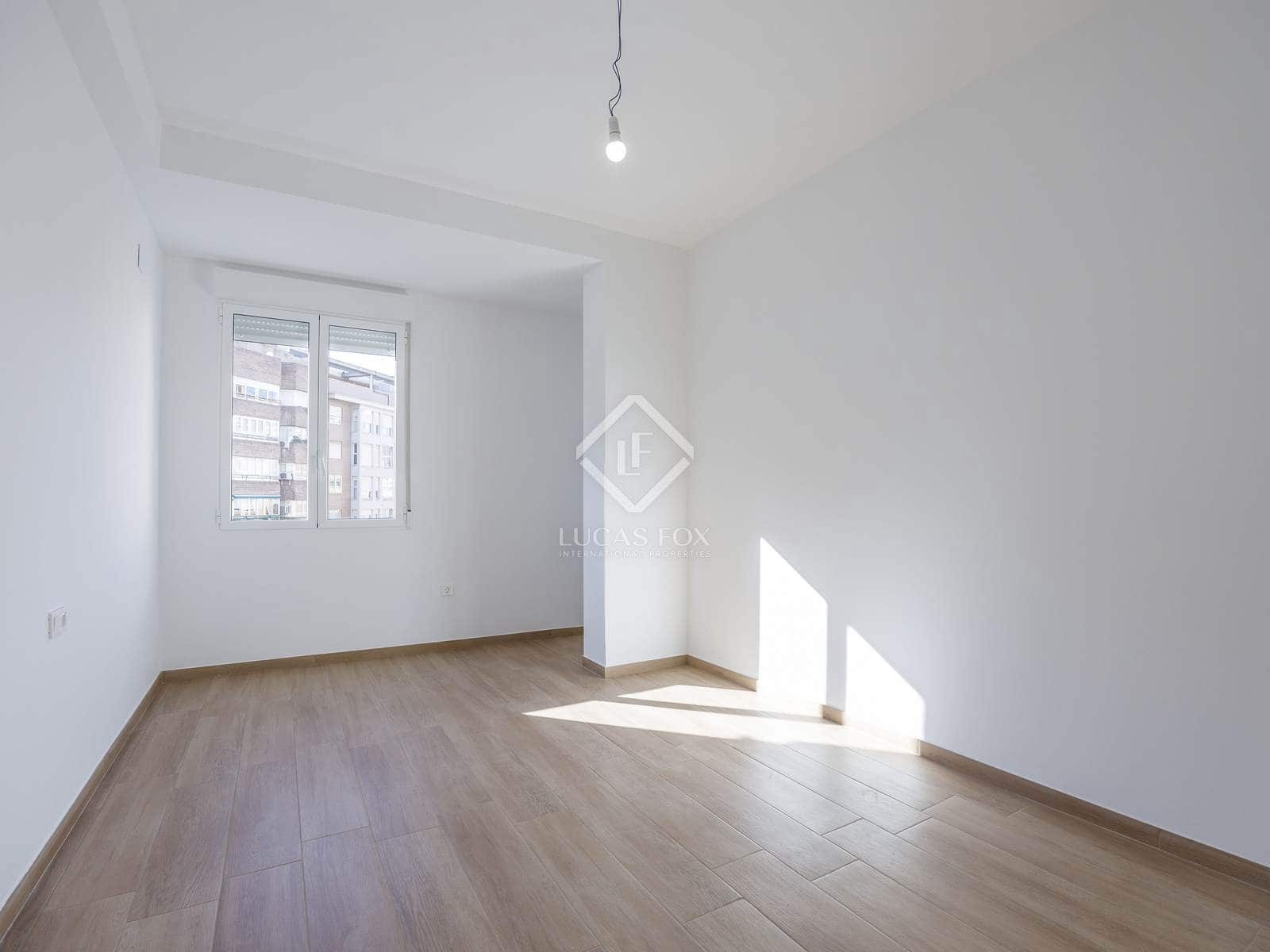 2 bedroom Apartment for rent in Valencia city - € 1,400 (Ref: 8742230)