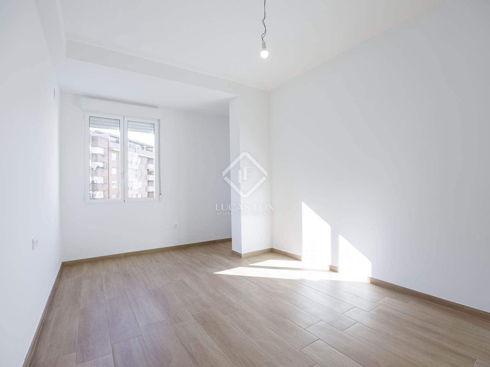 2 bedroom Apartment for rent in Valencia city - € 1,400 (Ref: 8742230)