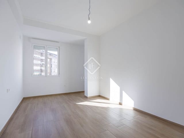 2 bedroom Apartment for rent in Valencia city - € 1,400 (Ref: 8742230)