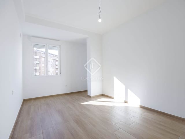 2 bedroom Apartment for rent in Valencia city - € 1,400 (Ref: 8742230)
