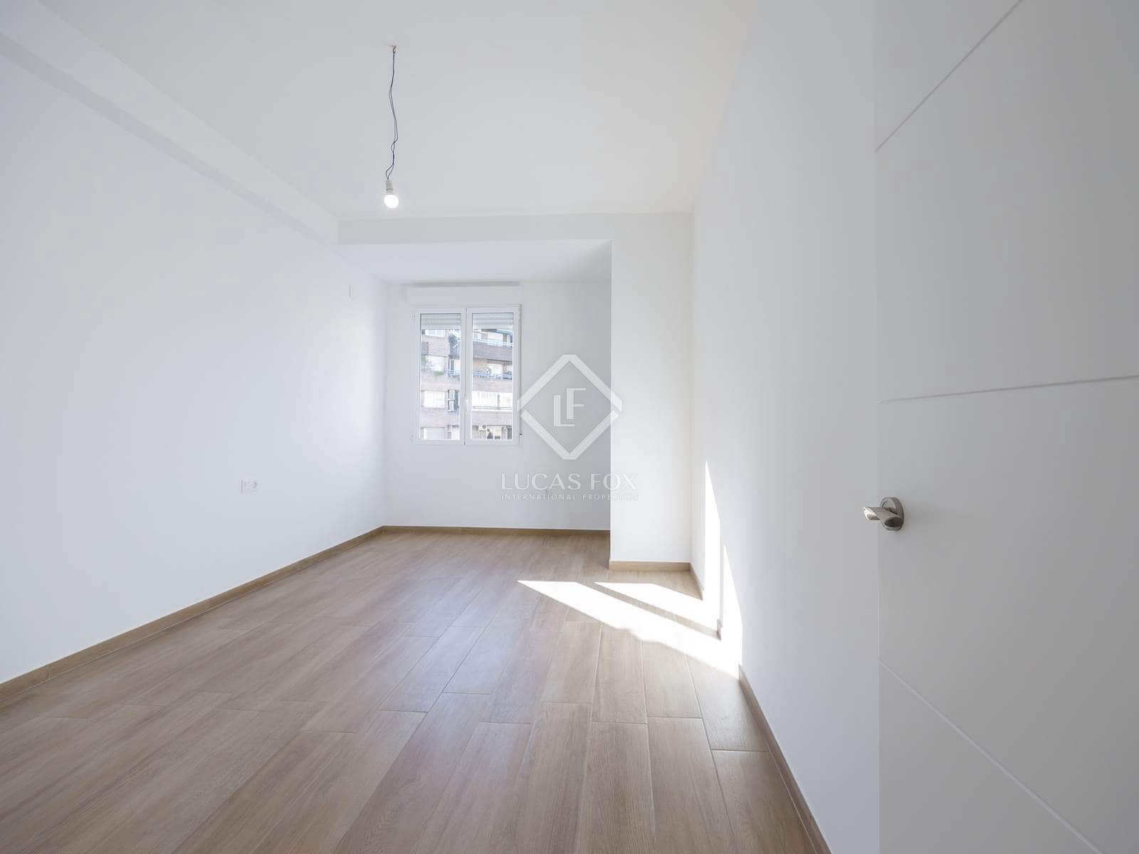 2 bedroom Apartment for rent in Valencia city - € 1,400 (Ref: 8742230)