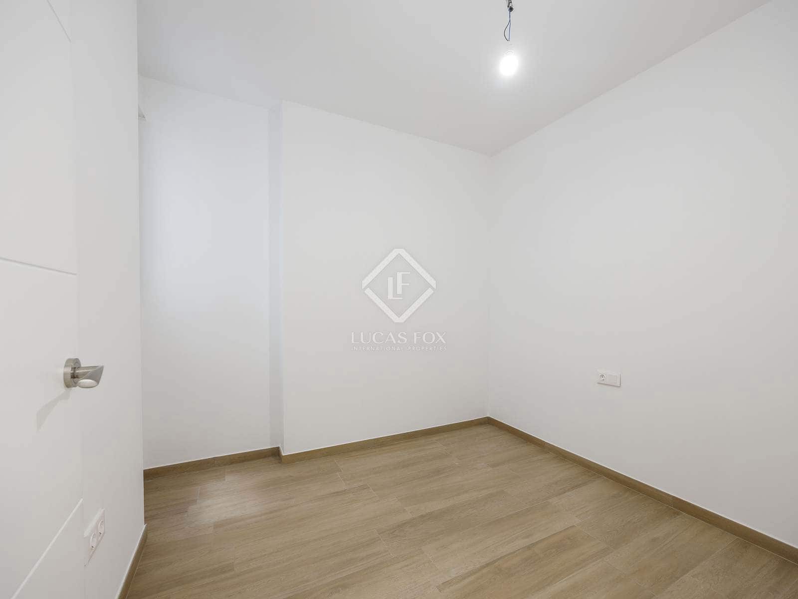 2 bedroom Apartment for rent in Valencia city - € 1,400 (Ref: 8742230)