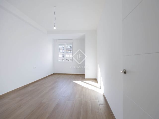 2 bedroom Apartment for rent in Valencia city - € 1,400 (Ref: 8742230)