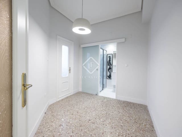 4 makuuhuone Huoneisto vuokrattavana paikassa Valencia kaupunki - 2 400 € (Ref: 8744617)