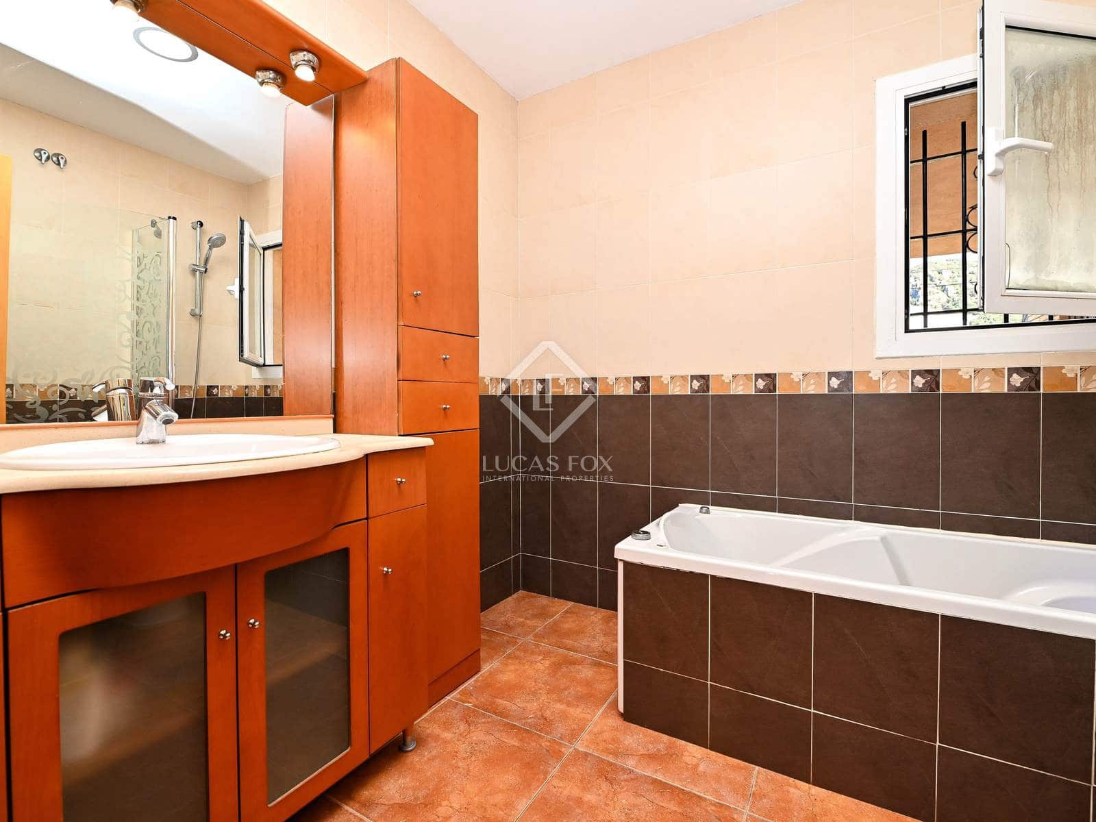 5 soveværelse Villa til salg i Santa Cristina d'Aro med swimmingpool garage - € 590.000 (Ref: 8751321)