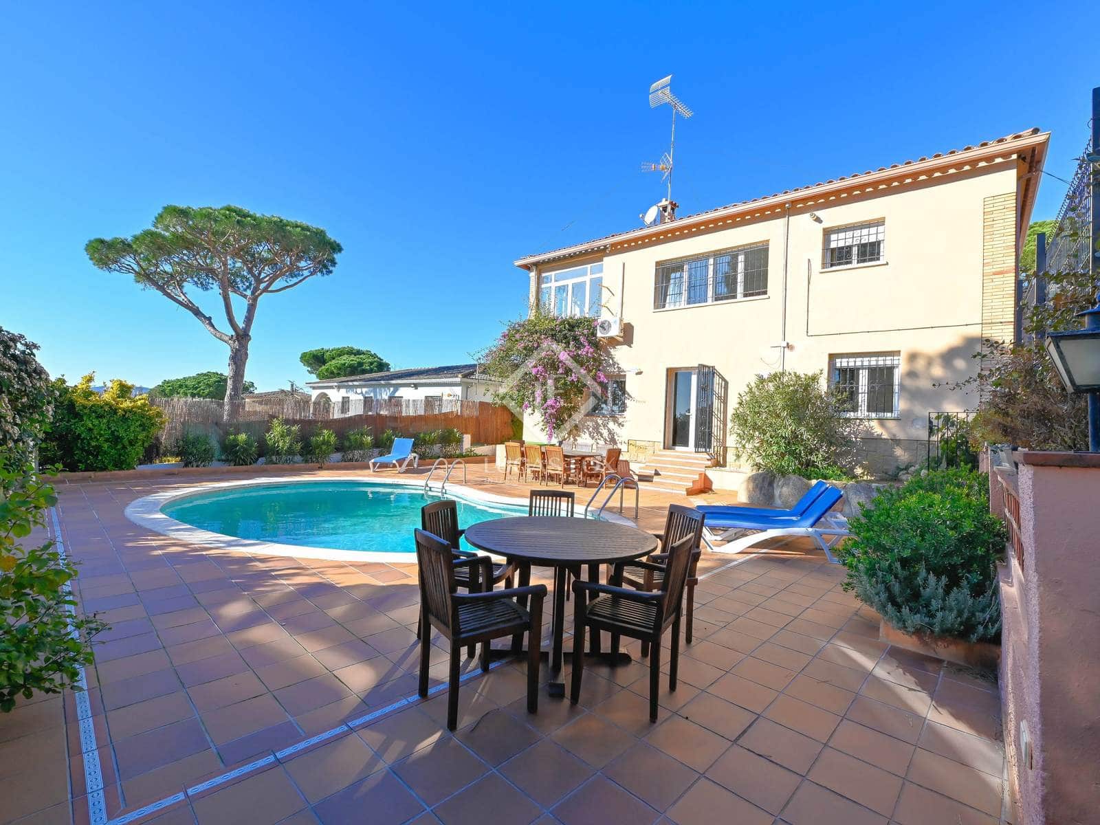 5 soveværelse Villa til salg i Santa Cristina d'Aro med swimmingpool garage - € 590.000 (Ref: 8751321)