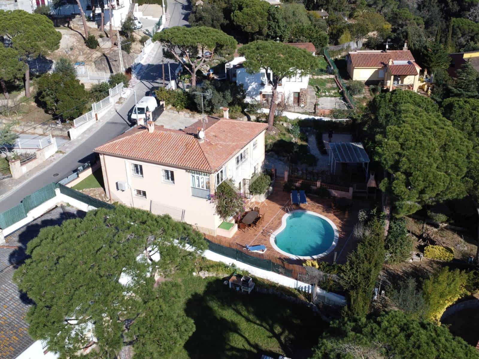 5 soveværelse Villa til salg i Santa Cristina d'Aro med swimmingpool garage - € 590.000 (Ref: 8751321)