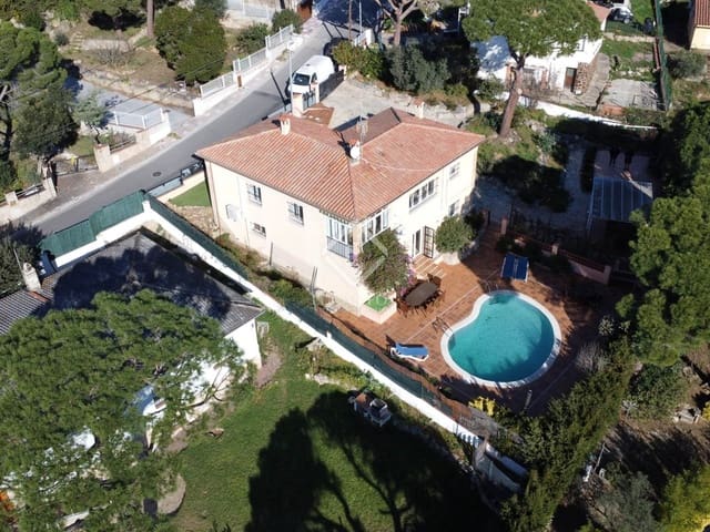 5 bedroom Villa for sale in Santa Cristina d'Aro with pool garage - € 590,000 (Ref: 8751321)