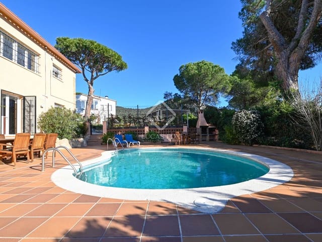 5 bedroom Villa for sale in Santa Cristina d'Aro with pool garage - € 590,000 (Ref: 8751321)