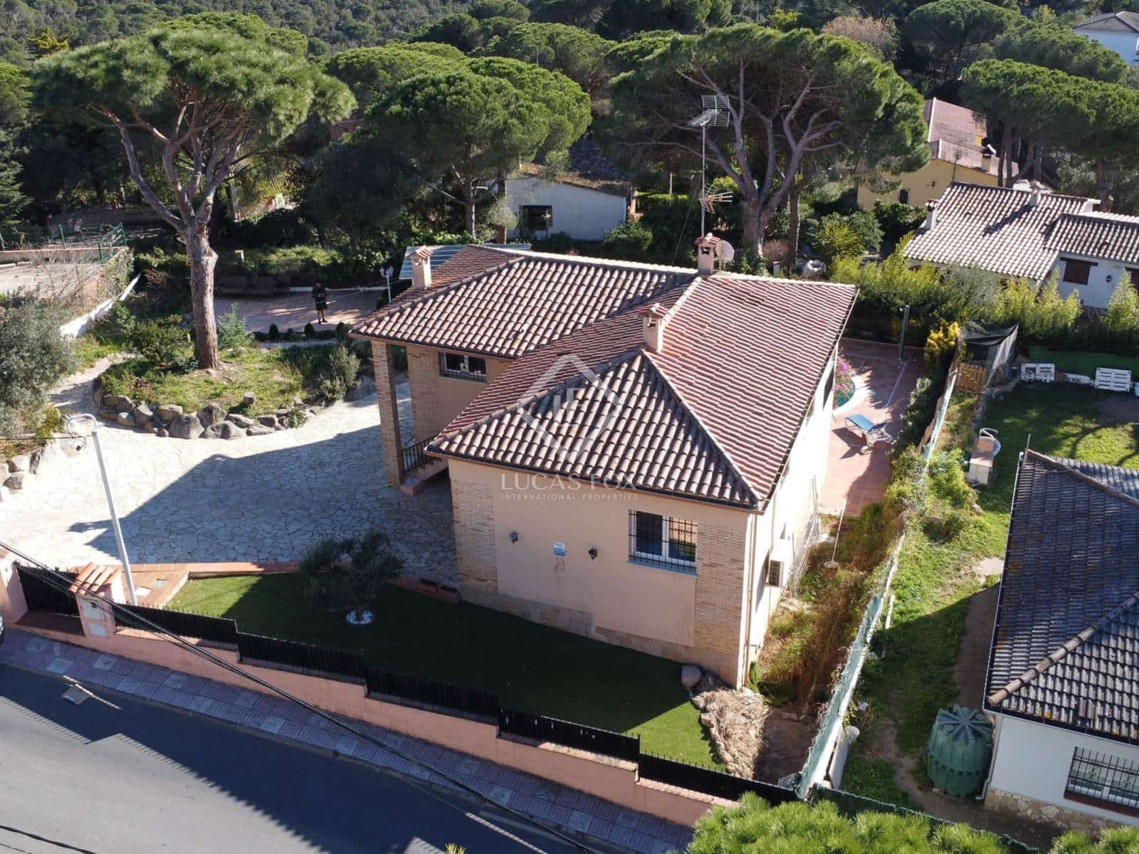 5 soveværelse Villa til salg i Santa Cristina d'Aro med swimmingpool garage - € 590.000 (Ref: 8751321)