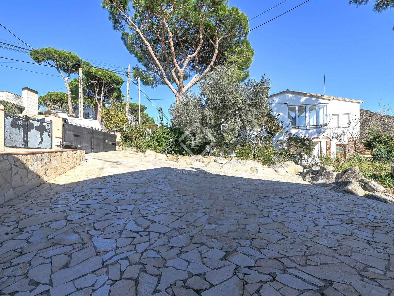 5 soveværelse Villa til salg i Santa Cristina d'Aro med swimmingpool garage - € 590.000 (Ref: 8751321)