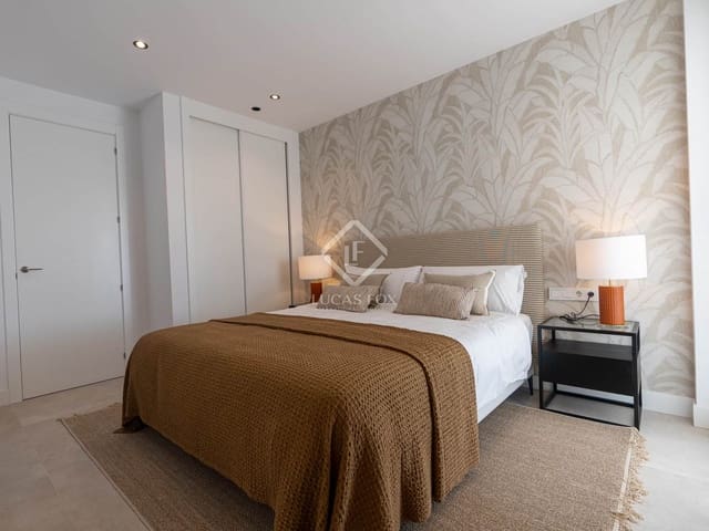 Apartamento de 4 habitaciones en Estepona en venta con piscina garaje - 963.991 € (Ref: 8756865)