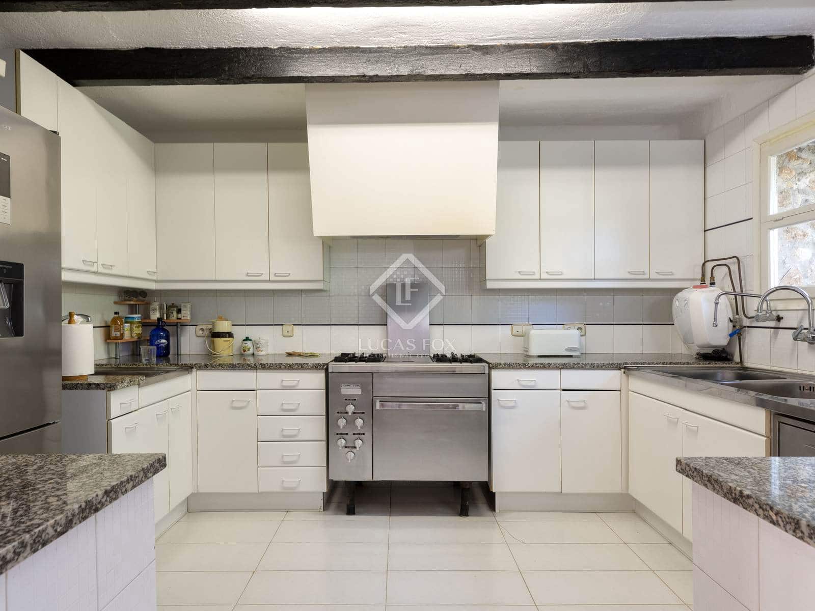 14 bedroom Finca/Country House for sale in Cabanelles - € 1,200,000 (Ref: 8758808)