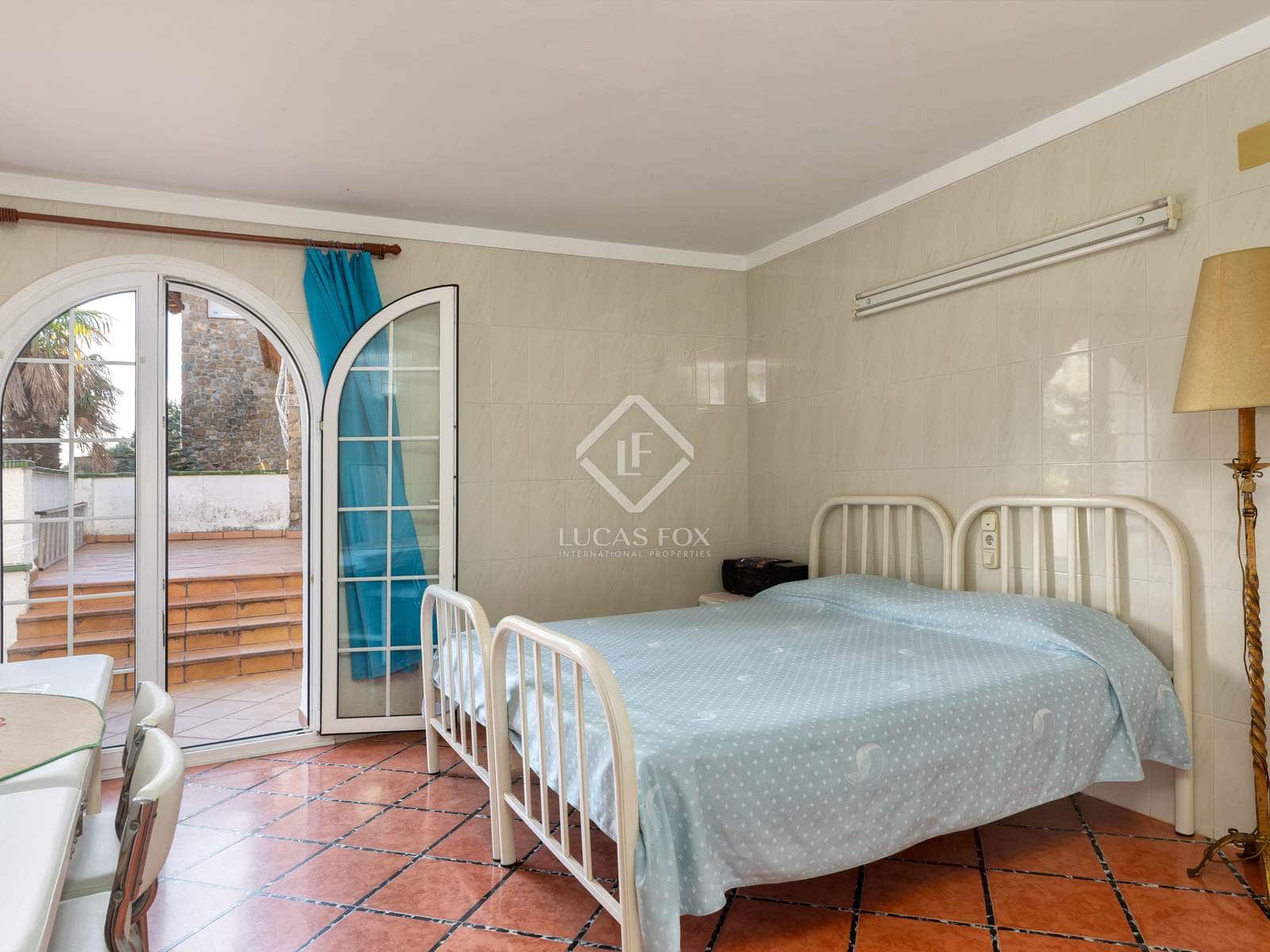 14 bedroom Finca/Country House for sale in Cabanelles - € 1,200,000 (Ref: 8758808)