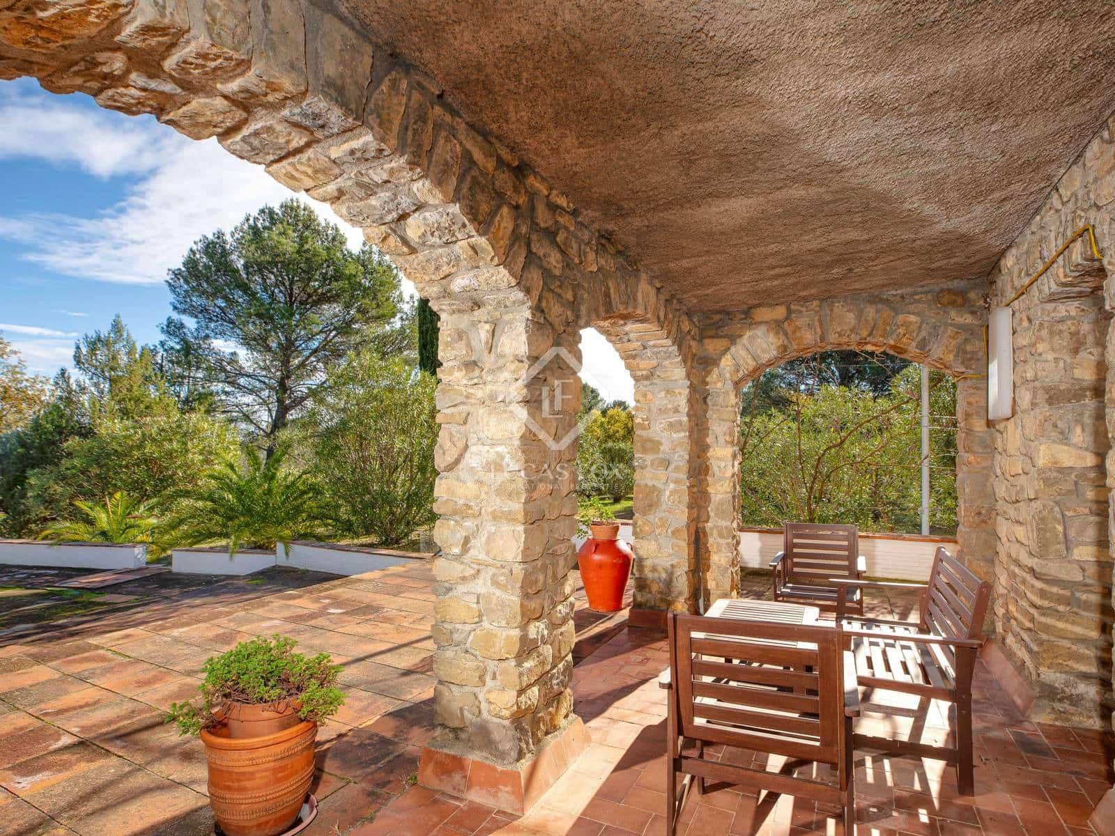 14 bedroom Finca/Country House for sale in Cabanelles - € 1,200,000 (Ref: 8758808)