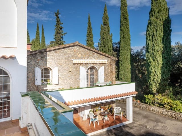 14 bedroom Finca/Country House for sale in Cabanelles - € 1,200,000 (Ref: 8758808)