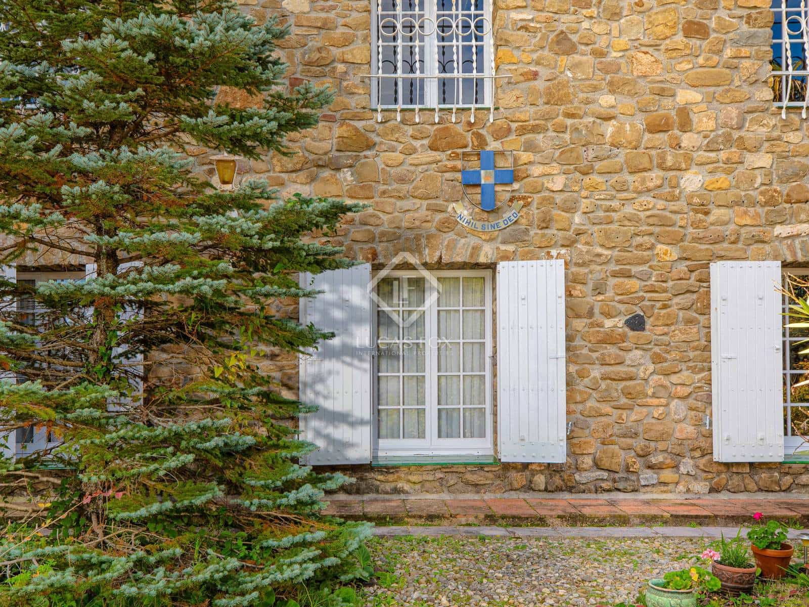 14 bedroom Finca/Country House for sale in Cabanelles - € 1,200,000 (Ref: 8758808)