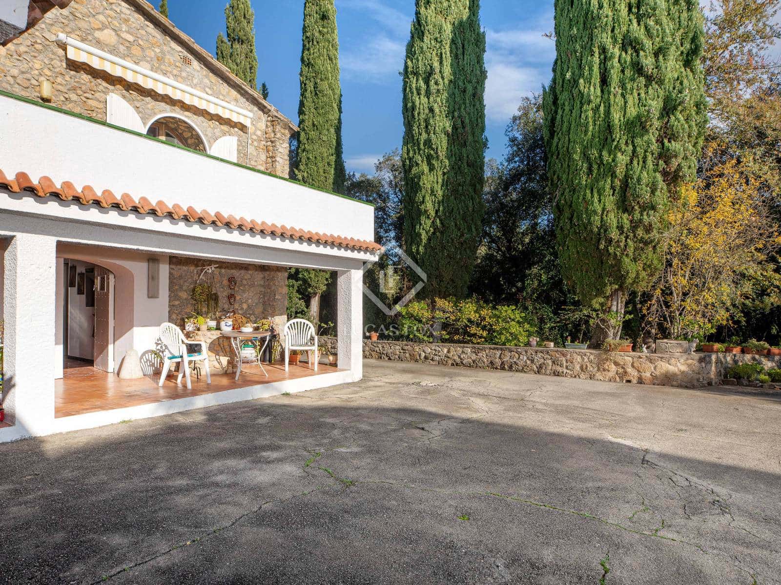 14 bedroom Finca/Country House for sale in Cabanelles - € 1,200,000 (Ref: 8758808)