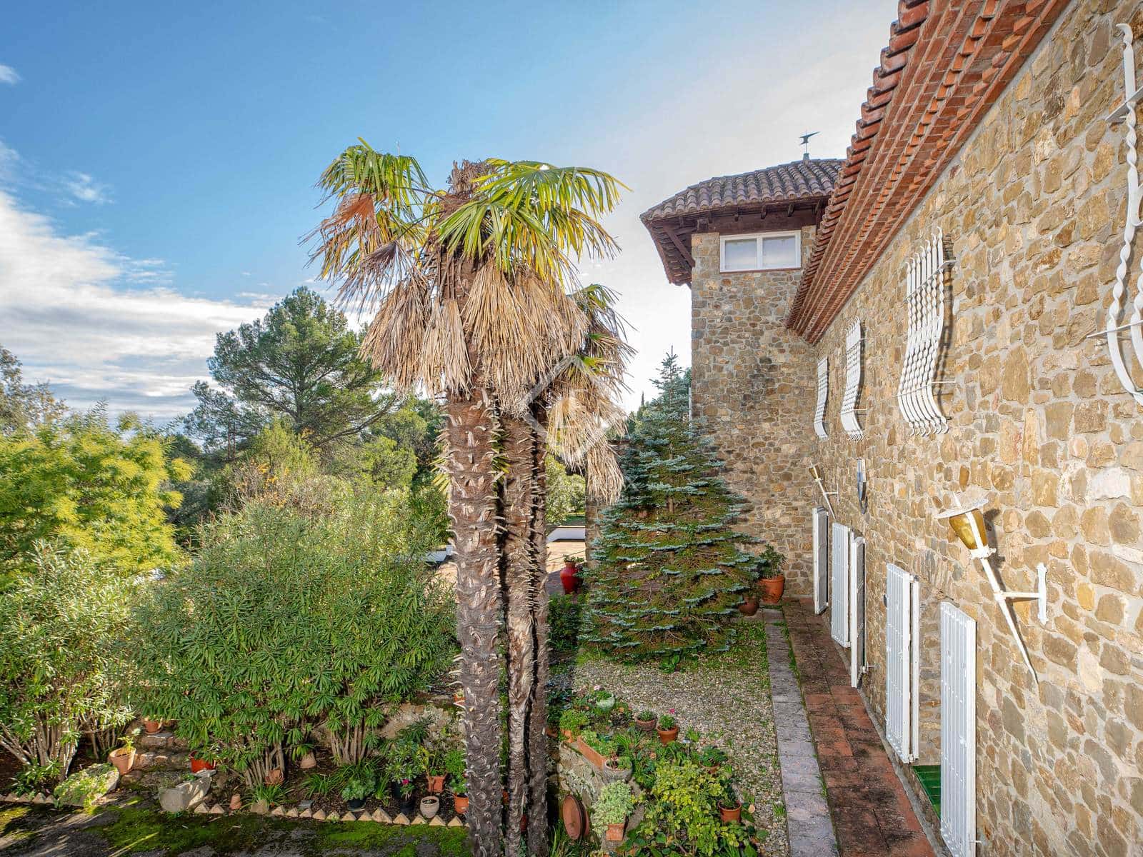 14 bedroom Finca/Country House for sale in Cabanelles - € 1,200,000 (Ref: 8758808)