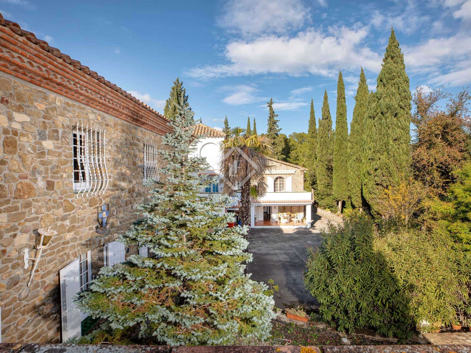 14 bedroom Finca/Country House for sale in Cabanelles - € 1,200,000 (Ref: 8758808)