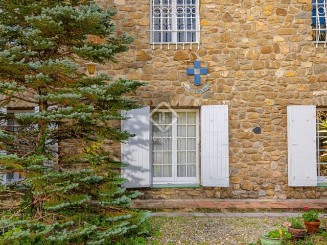 14 makuuhuone Maalaistalo myytävänä paikassa Cabanelles - 1 350 000 € (Ref: 8758808)