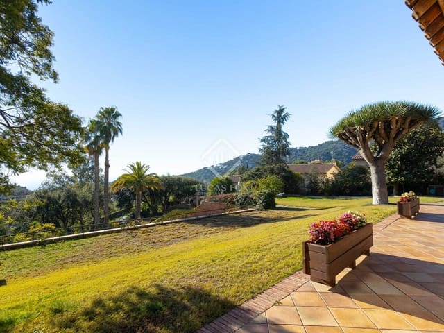 5 bedroom Villa for sale in Premià de Dalt with pool garage - € 1,950,000 (Ref: 8762388)