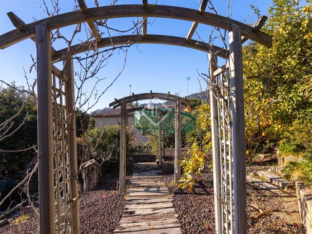 5 bedroom Villa for sale in Premià de Dalt with pool garage - € 1,950,000 (Ref: 8762388)