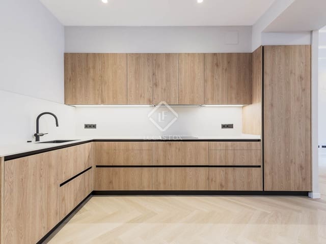 3 soverom Leilighet til salgs i Barcelona by - € 775 000 (Ref: 8766108)