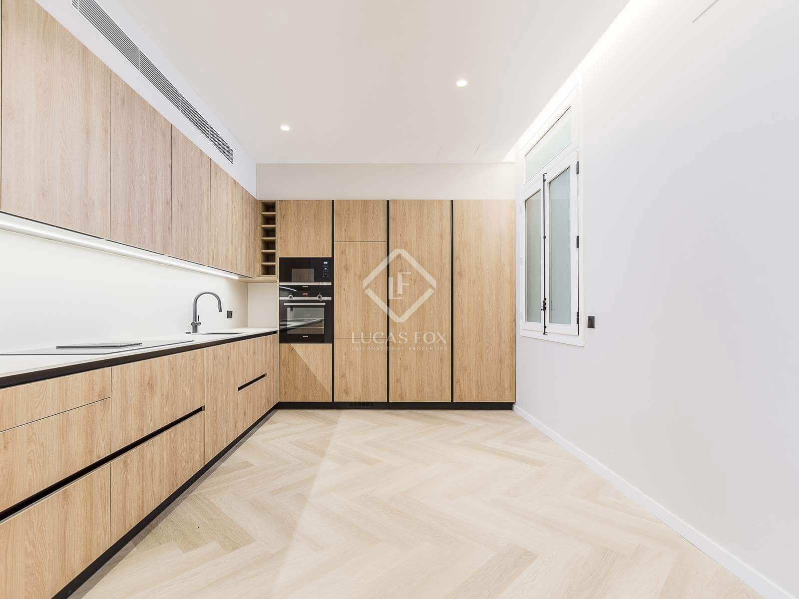 3 bedroom Apartment for sale in Barcelona city - € 675,000 (Ref: 8766110)