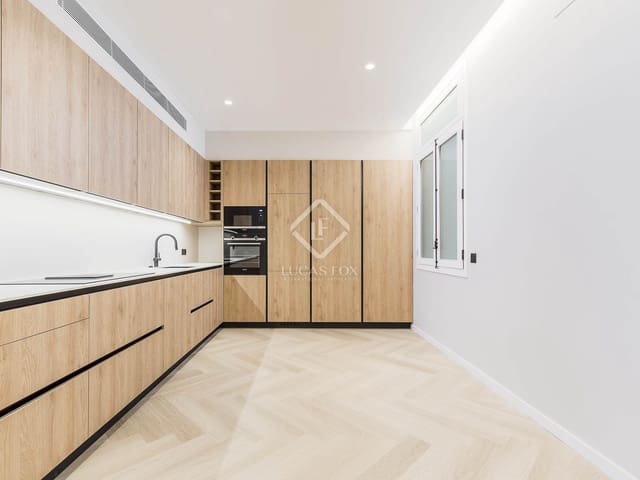 3 bedroom Apartment for sale in Barcelona city - € 675,000 (Ref: 8766110)