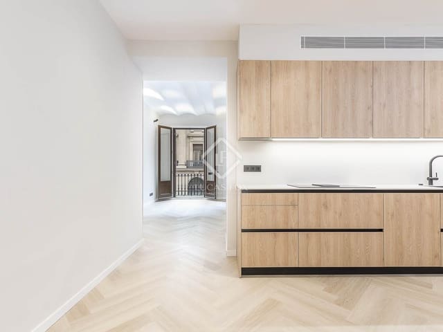 3 bedroom Apartment for sale in Barcelona city - € 675,000 (Ref: 8766110)