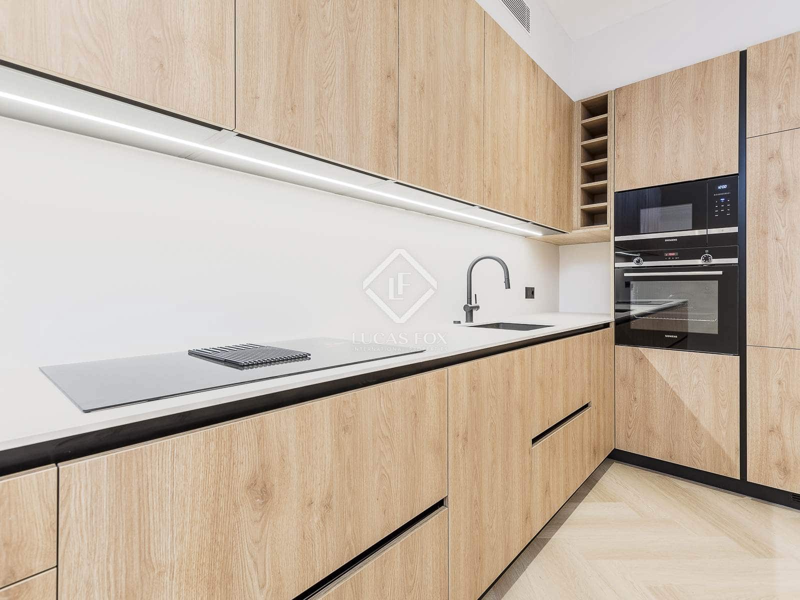 3 bedroom Apartment for sale in Barcelona city - € 675,000 (Ref: 8766110)