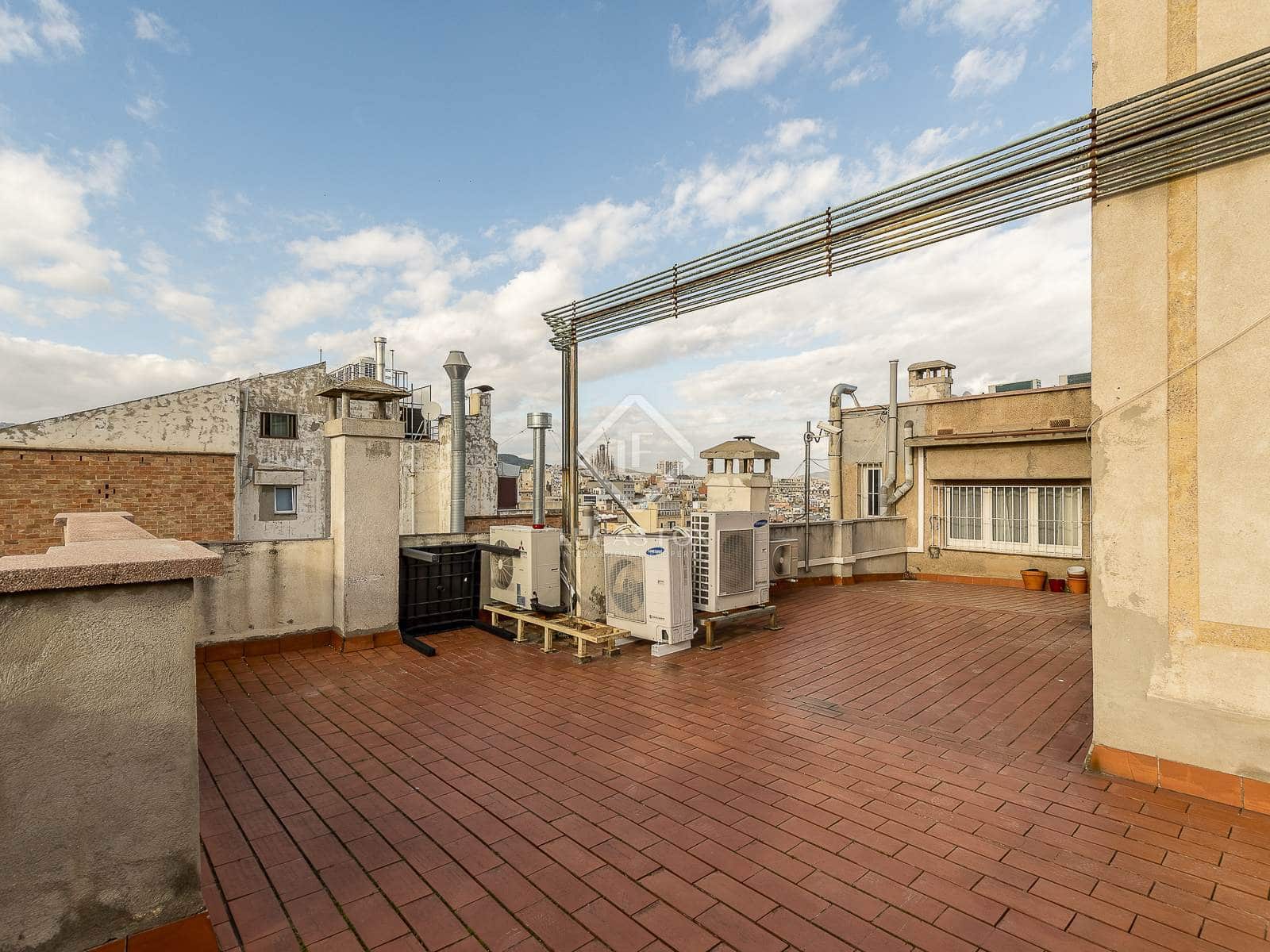 3 bedroom Apartment for sale in Barcelona city - € 675,000 (Ref: 8766110)