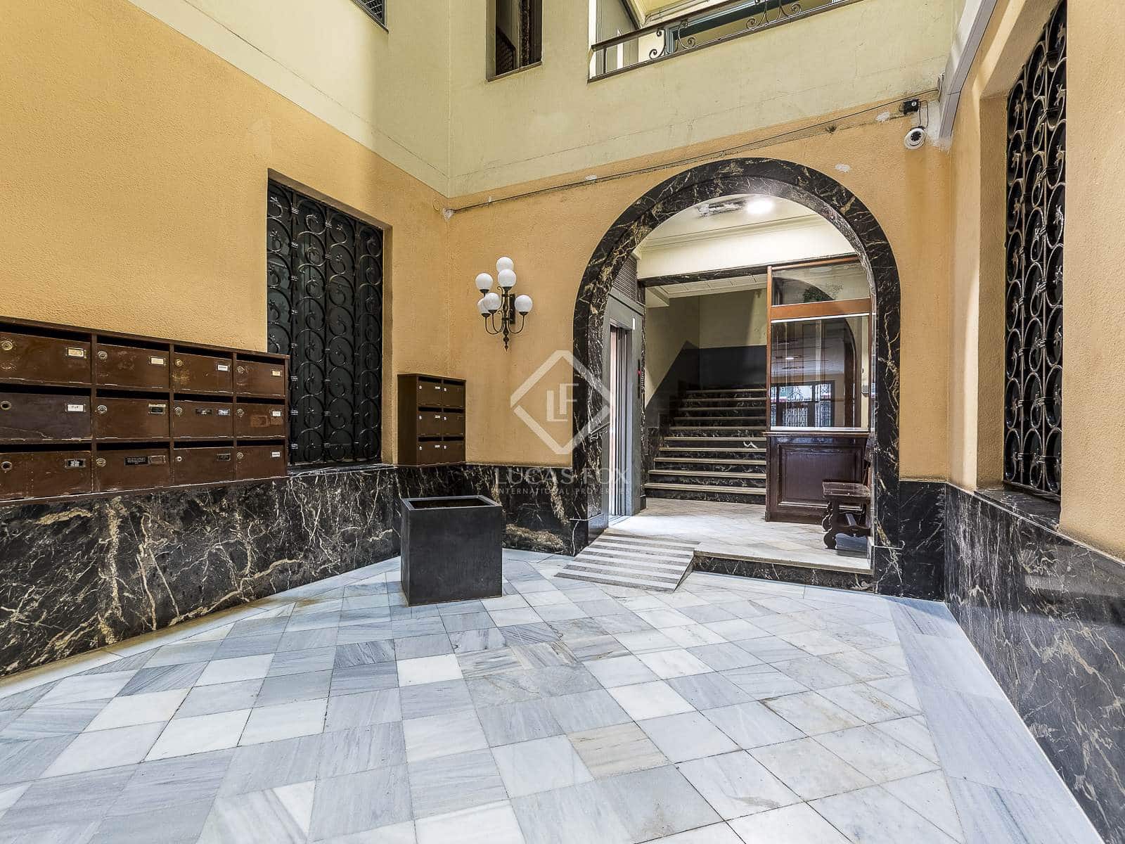 3 bedroom Apartment for sale in Barcelona city - € 675,000 (Ref: 8766110)