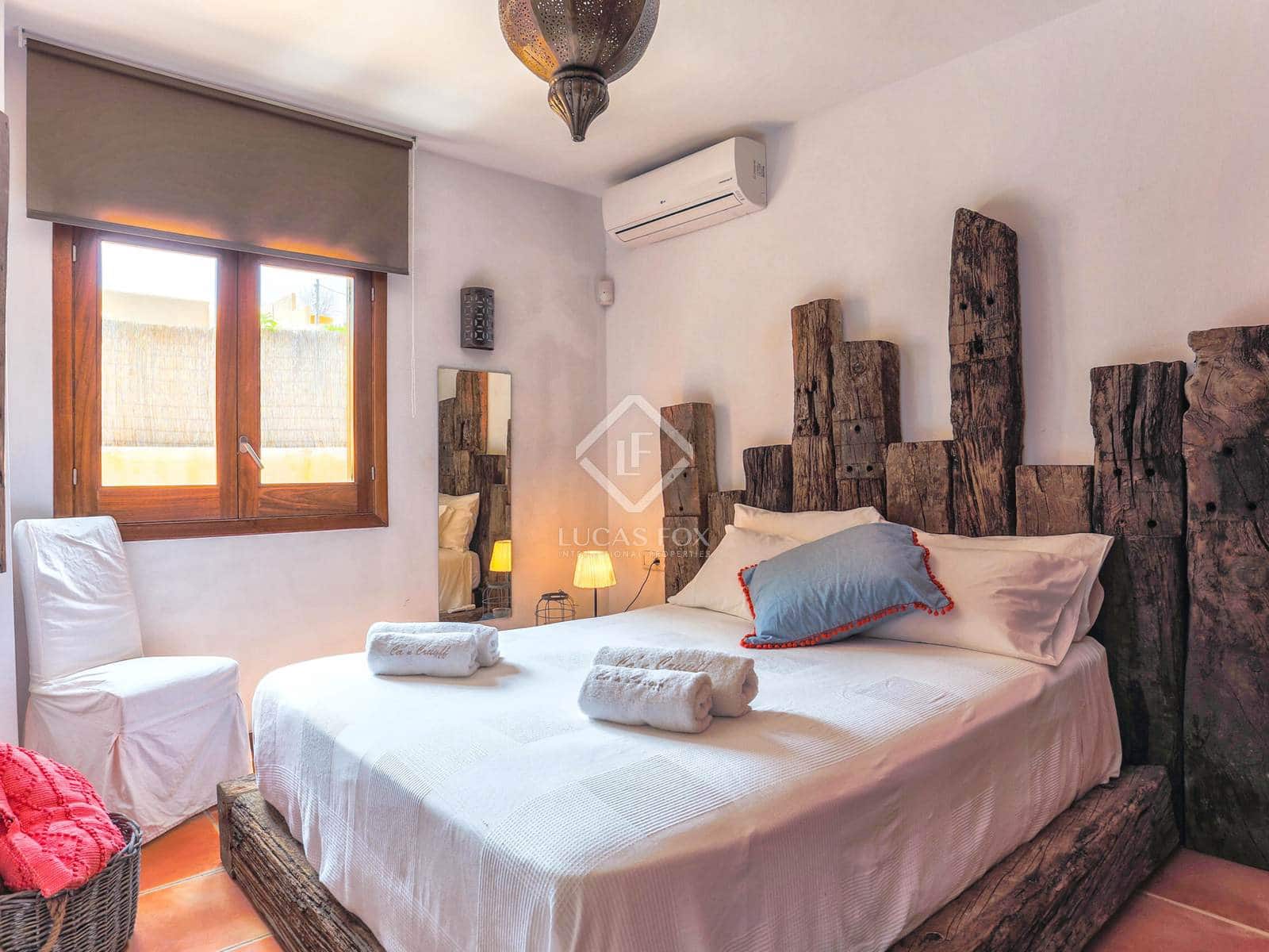 4 soveværelse Villa til salg i Cala Moli med swimmingpool - € 2.390.000 (Ref: 8777095)