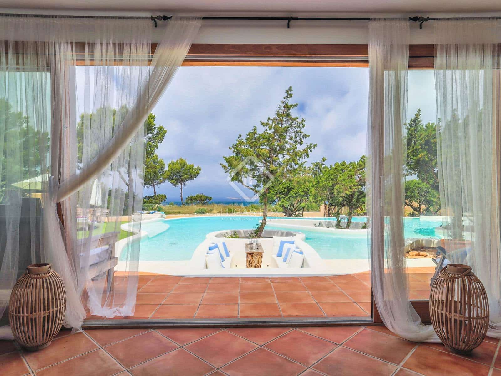 4 soveværelse Villa til salg i Cala Moli med swimmingpool - € 2.390.000 (Ref: 8777095)