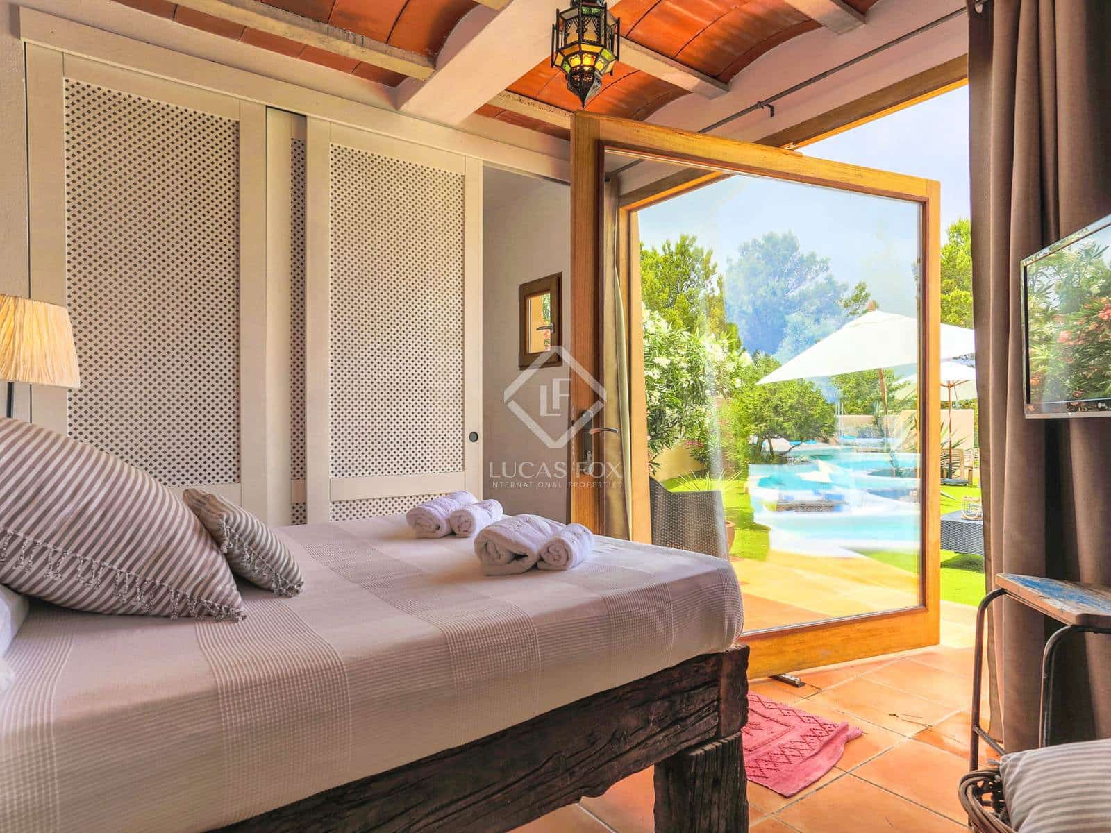 4 soveværelse Villa til salg i Cala Moli med swimmingpool - € 2.390.000 (Ref: 8777095)