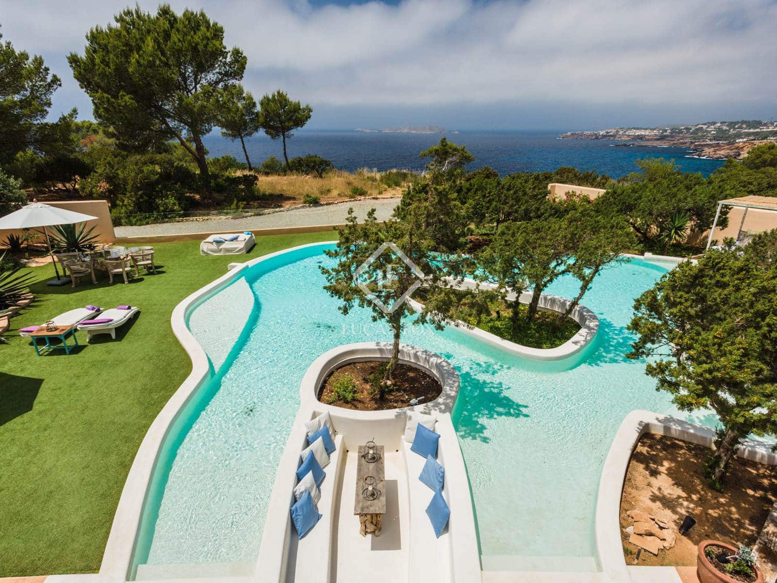 4 soveværelse Villa til salg i Cala Moli med swimmingpool - € 2.390.000 (Ref: 8777095)