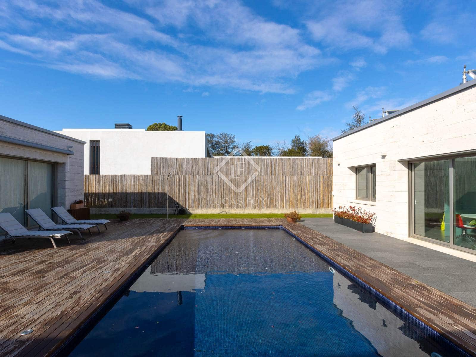 4 soverom Villa til salgs i Vallromanes med svømmebasseng garasje - € 1 260 000 (Ref: 8780258)