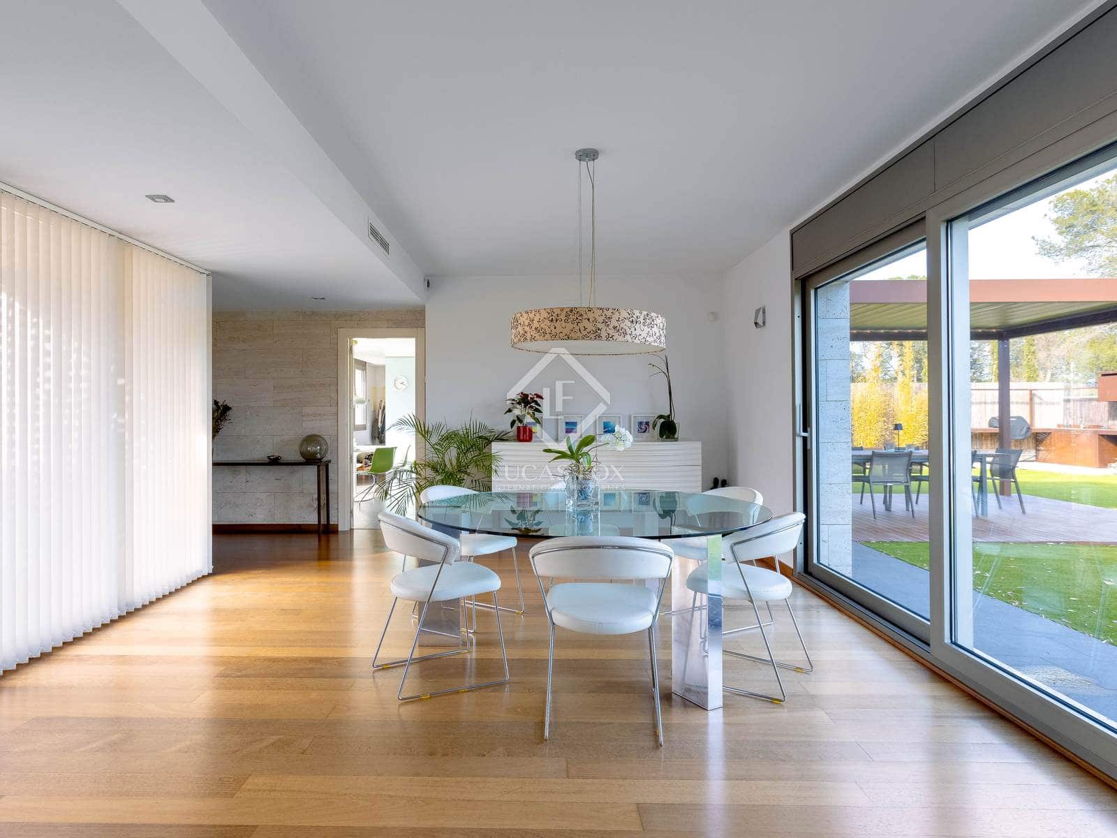 4 soverom Villa til salgs i Vallromanes med svømmebasseng garasje - € 1 260 000 (Ref: 8780258)