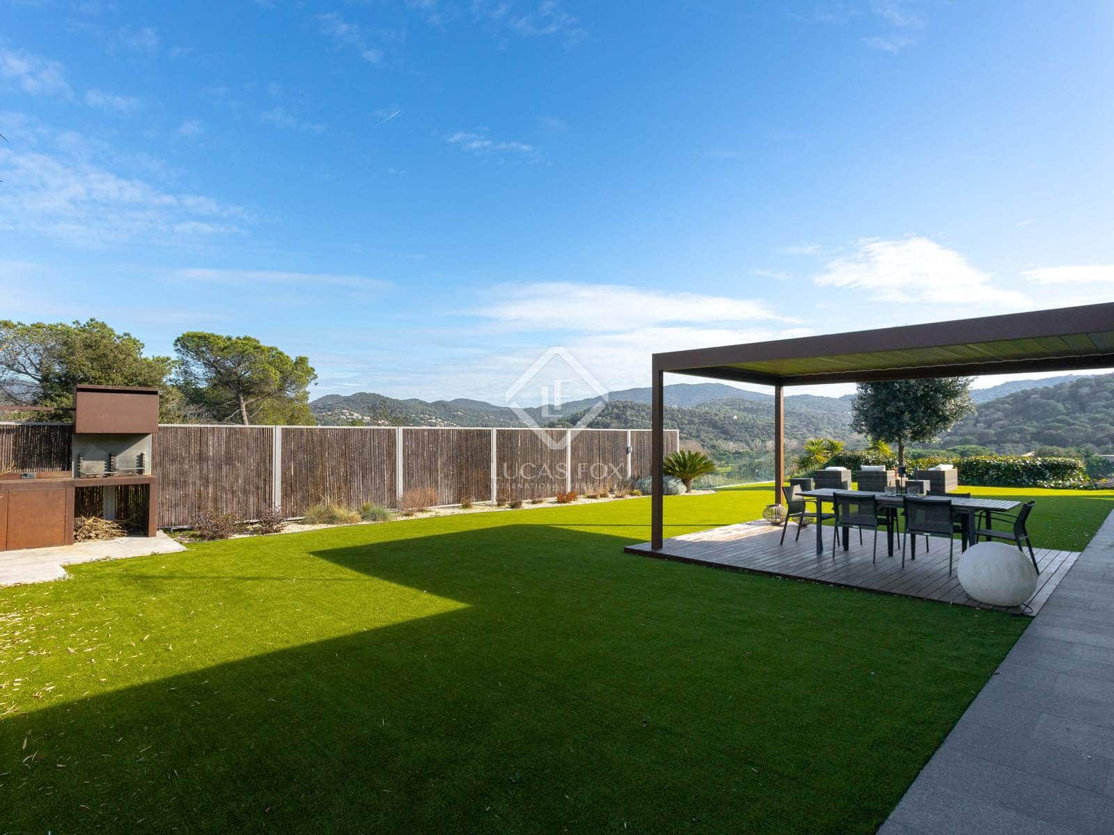 4 soverom Villa til salgs i Vallromanes med svømmebasseng garasje - € 1 260 000 (Ref: 8780258)