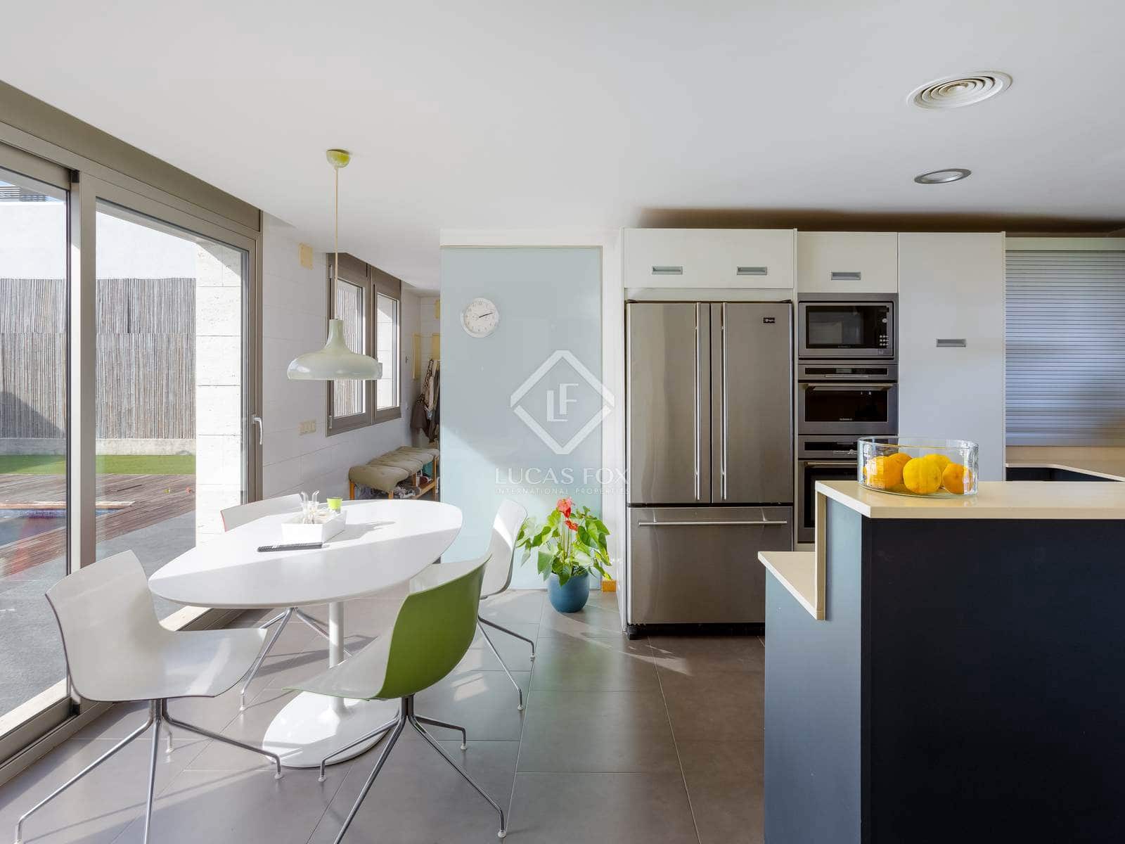 4 soverom Villa til salgs i Vallromanes med svømmebasseng garasje - € 1 260 000 (Ref: 8780258)