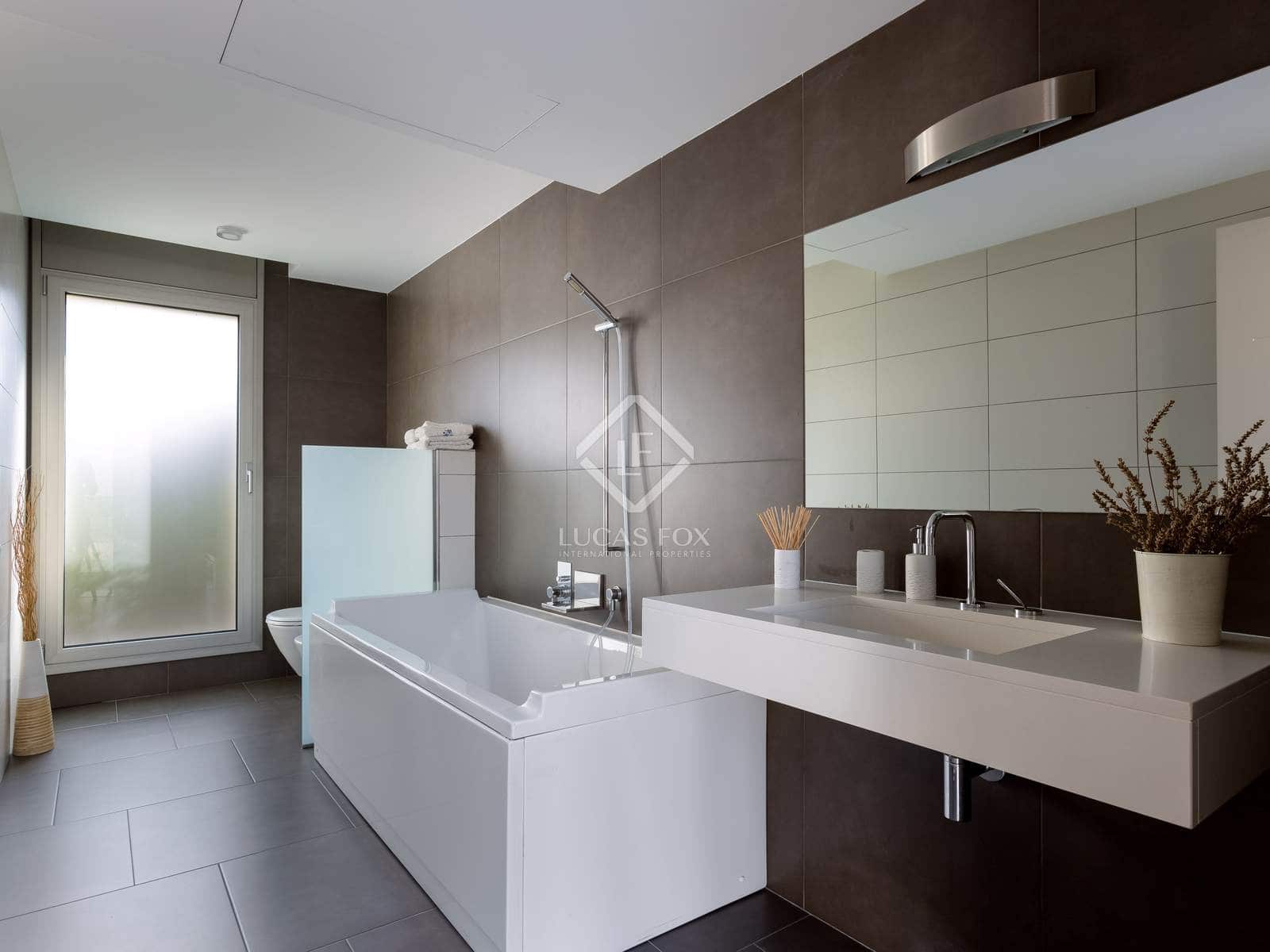 4 soverom Villa til salgs i Vallromanes med svømmebasseng garasje - € 1 260 000 (Ref: 8780258)