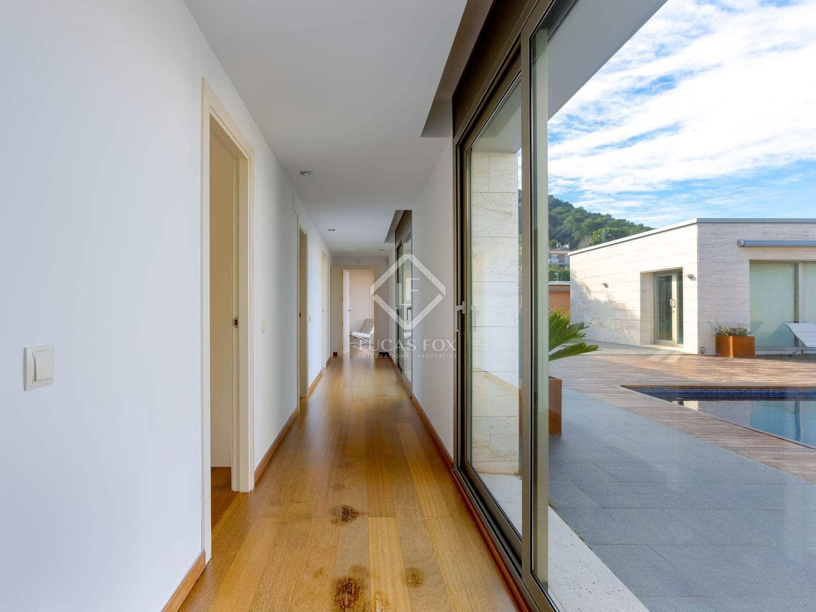 4 soverom Villa til salgs i Vallromanes med svømmebasseng garasje - € 1 260 000 (Ref: 8780258)