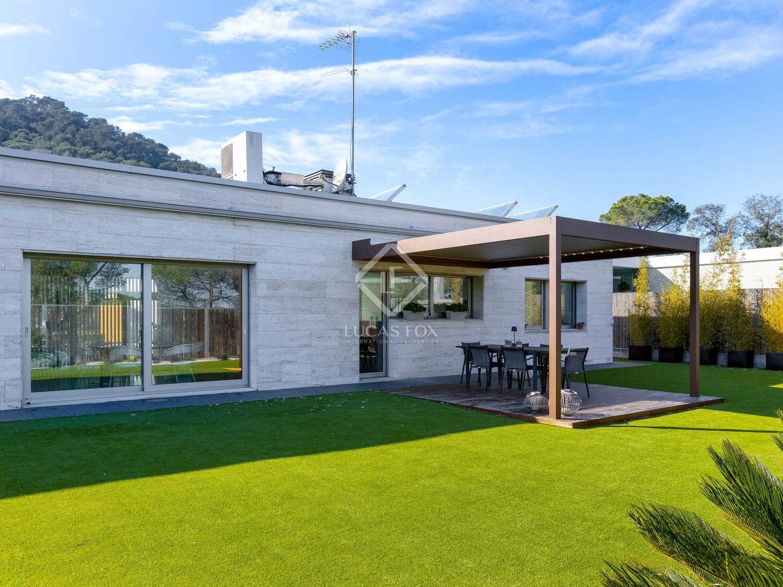 4 soverom Villa til salgs i Vallromanes med svømmebasseng garasje - € 1 260 000 (Ref: 8780258)