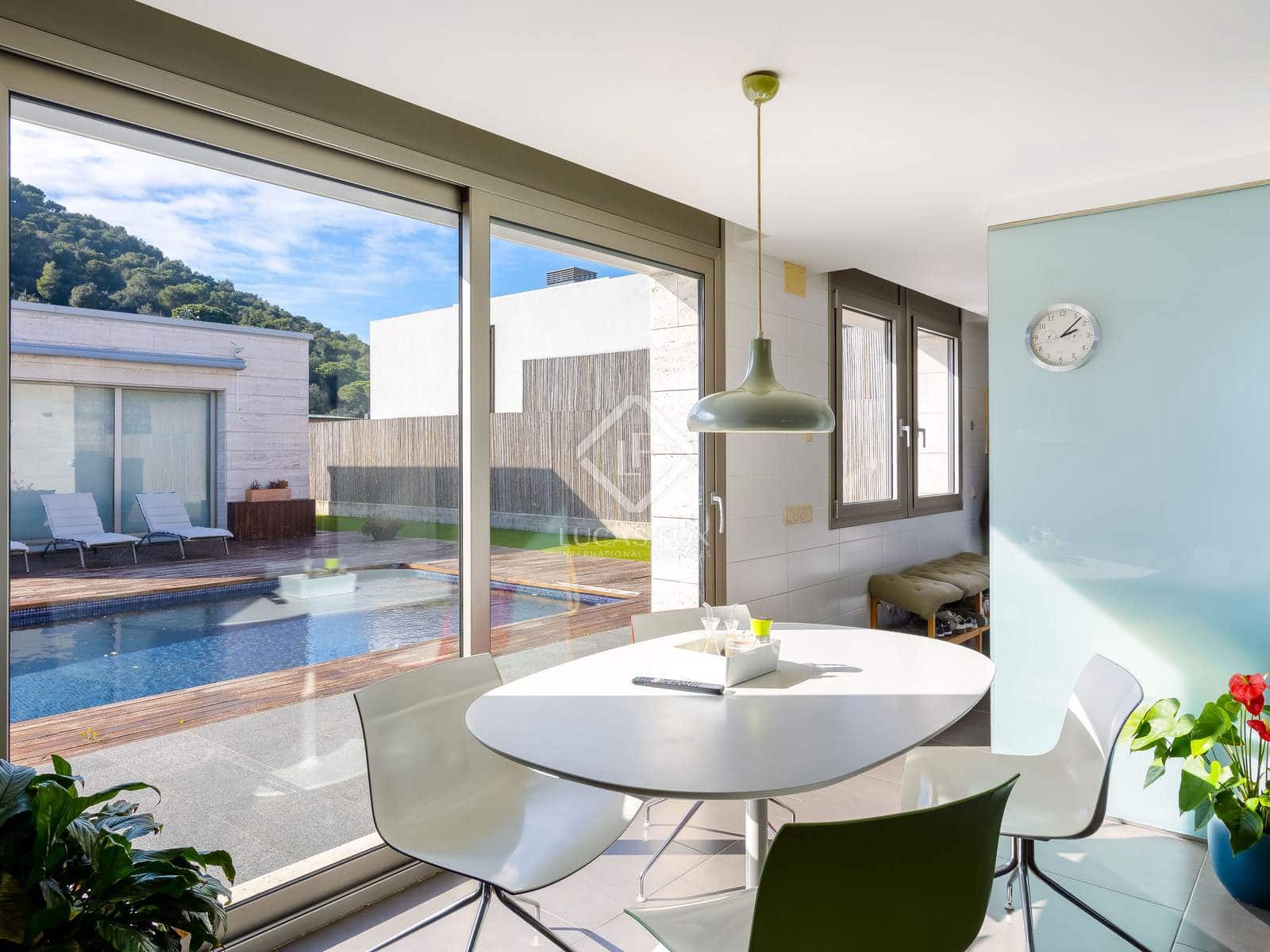 4 soverom Villa til salgs i Vallromanes med svømmebasseng garasje - € 1 260 000 (Ref: 8780258)